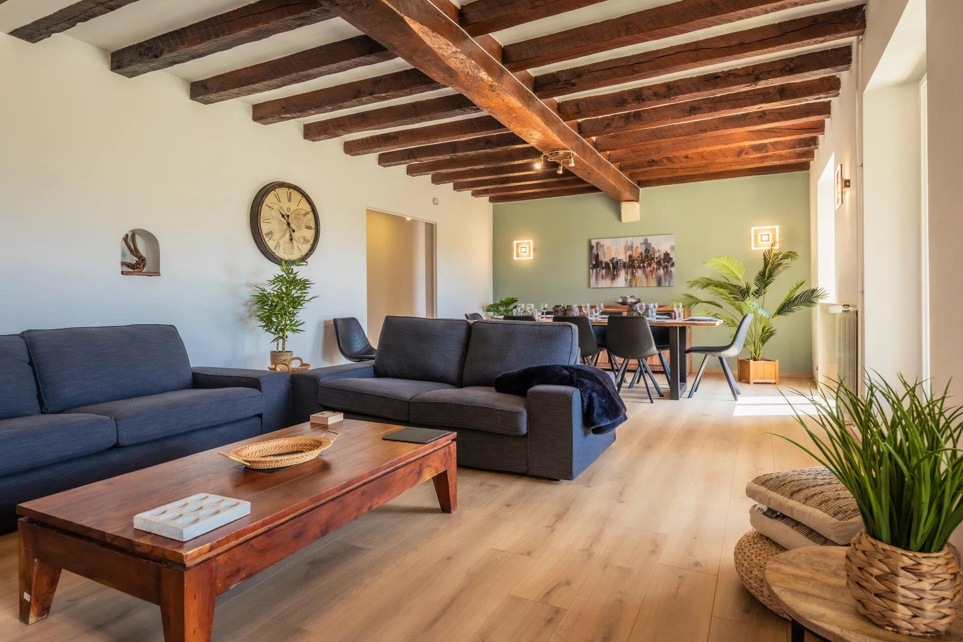 Magnificent House with Panoramic Views – Exceptional Setting