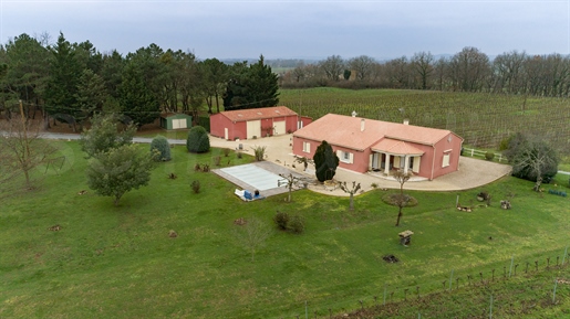 On over 1.19 hectares, in the countryside, house of 167 m2 5 minutes from a shopping center