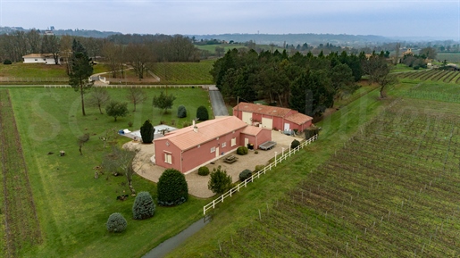 On over 1.19 hectares, in the countryside, house of 167 m2 5 minutes from a shopping center