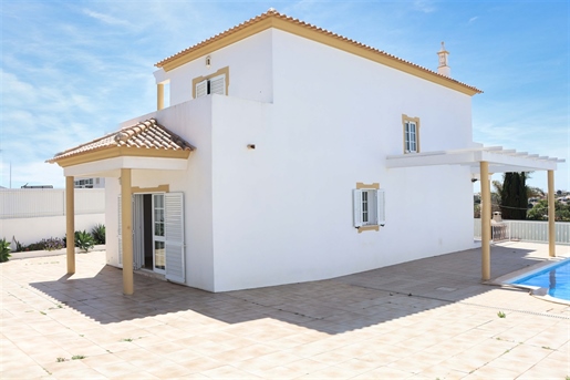 Villa met 3 slaapkamers te koop in de omgeving Praia da Galé