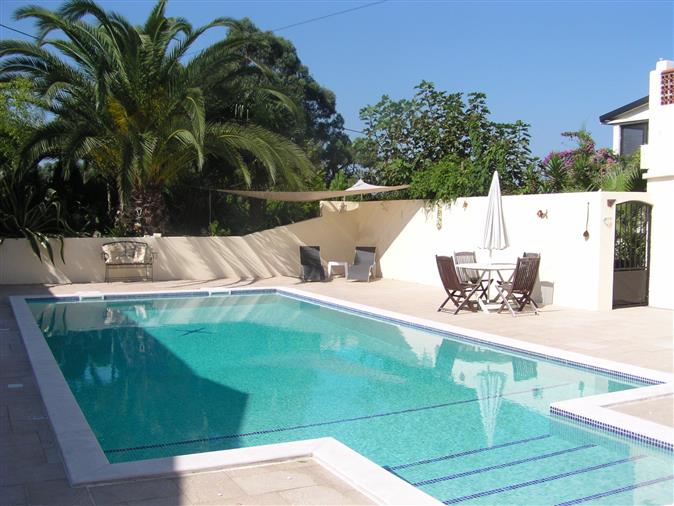 Large Villa with apartments/pool established business