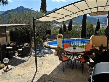 Villa med spektakulär utsikt, privat pool och mycket avskildhet!