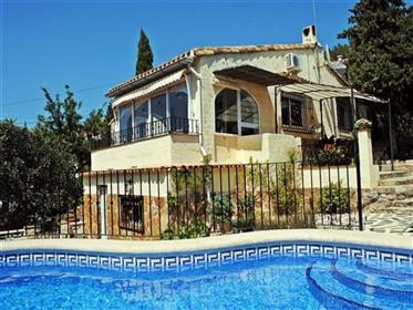 Villa avec vue spectaculaire, piscine privée et beaucoup d’intimité!