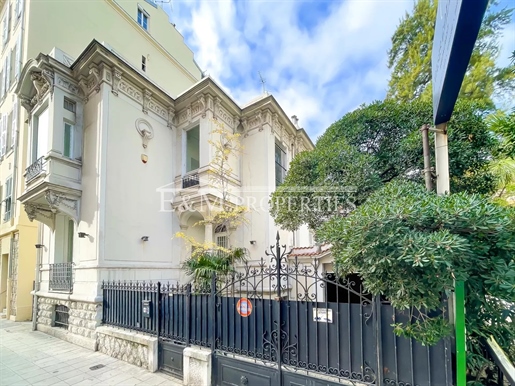 Rare, private mansion in the city center of Nice to renovate.