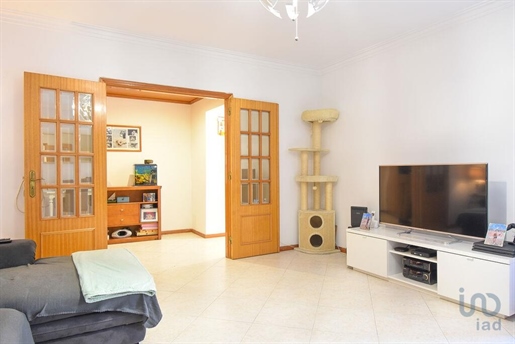 Apartment with 2 Rooms in Lisboa with 91,00 m²