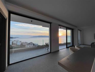 Архитект апартамент с изглед към морето 