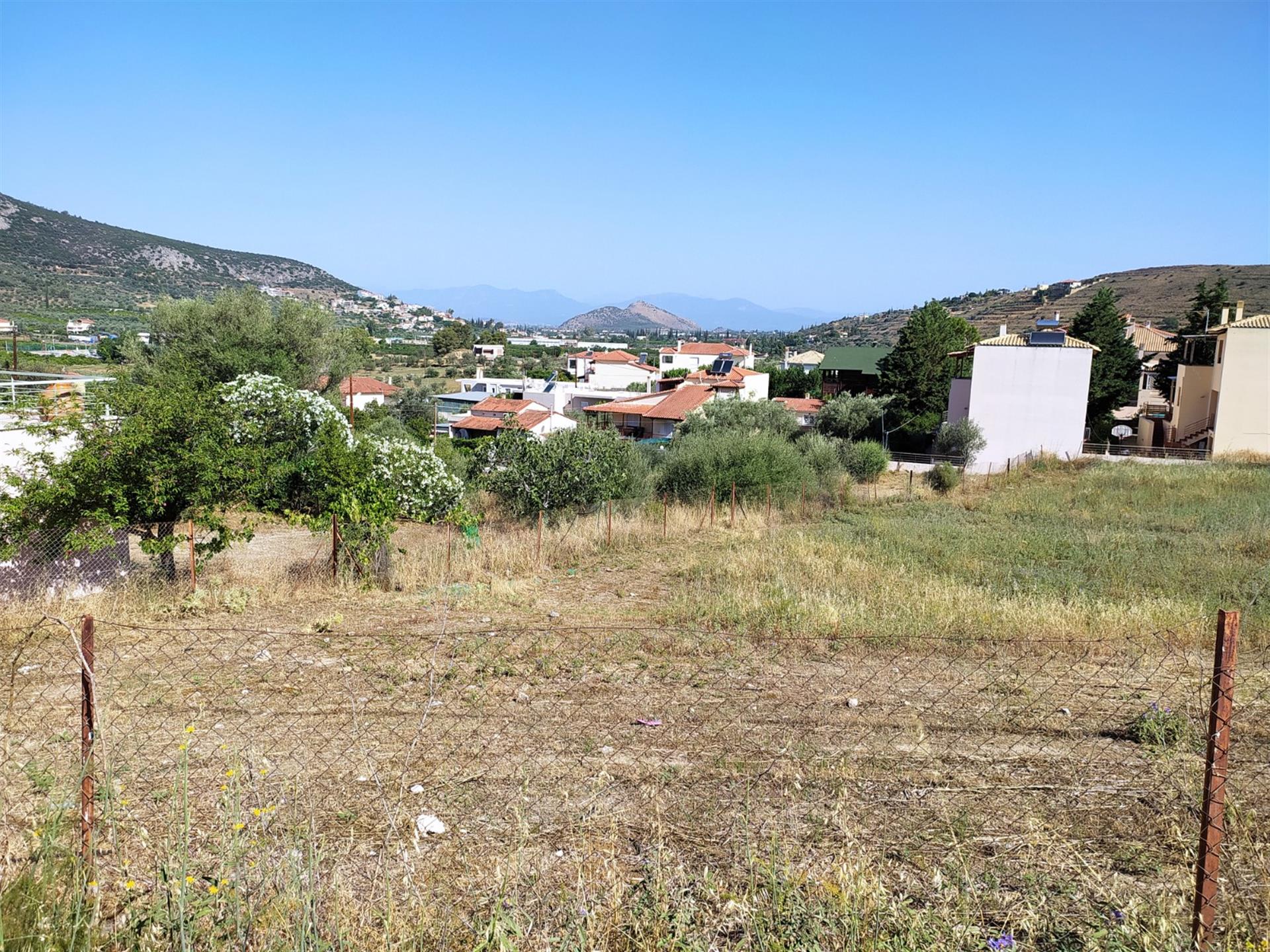 Plot of land for sale 714m2, in the center of Lefkakia village