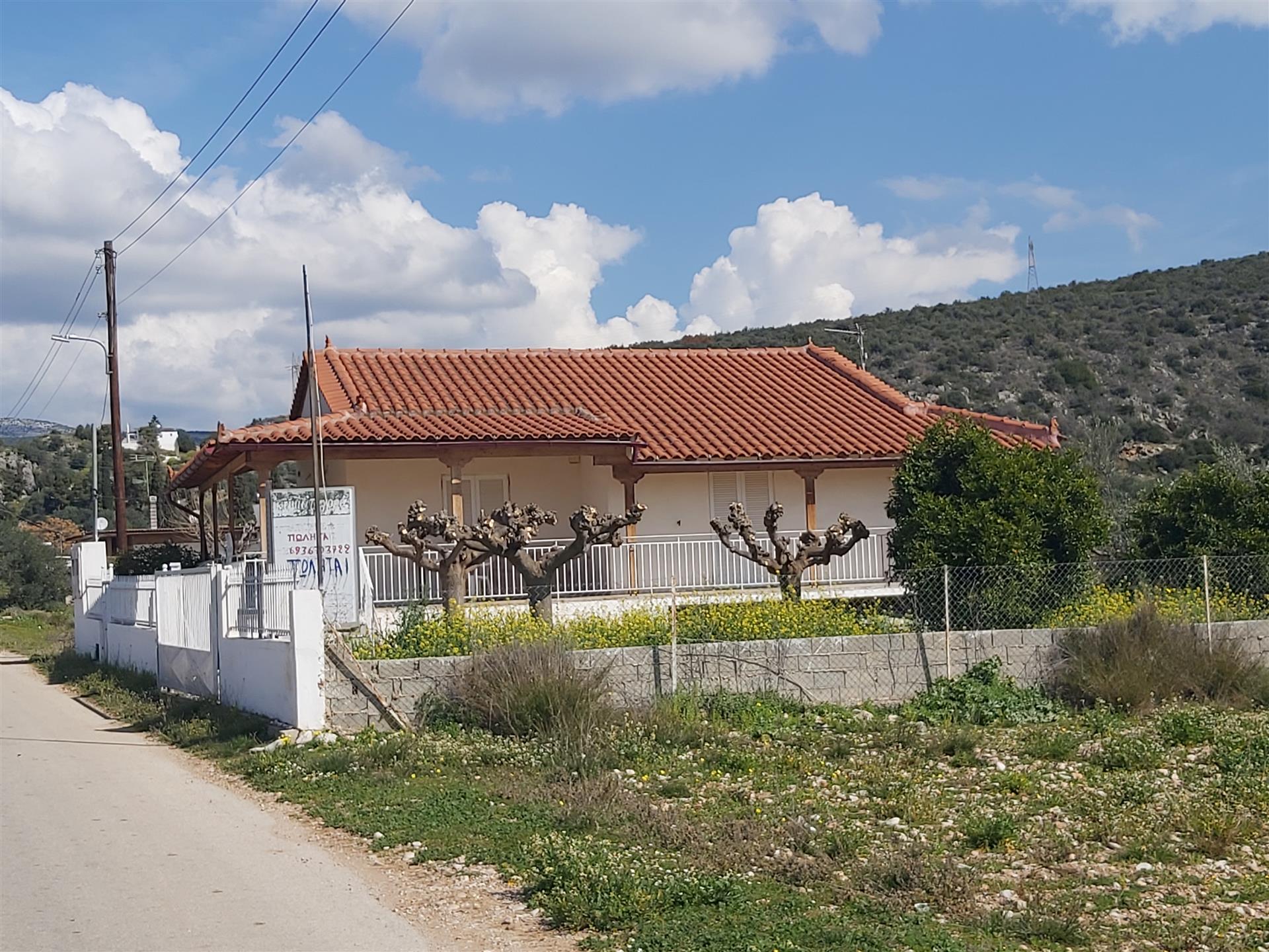  65m2 house In the center of Kandia