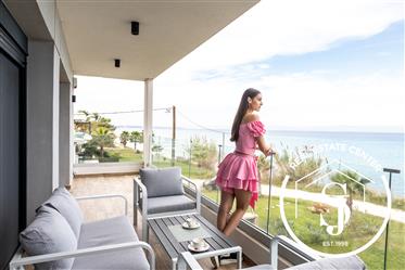 Luxury Dream Home Beachfront Living, Prime Location!!