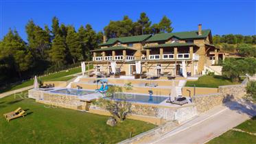 Ideale Villa mit privatem Pool 250 qm Wohnzimmer!!