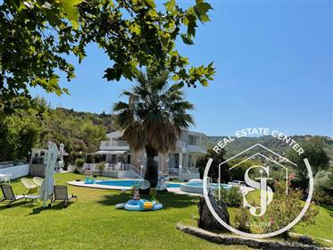 Bright & Spacious Villa, With A Fabulous View To The Seaside!!