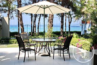 Luxury Living Beachfront, Elegant Summer Destination!!