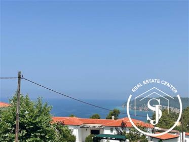 Summer Retreat, Well Maintained Home With Sea Views!!
