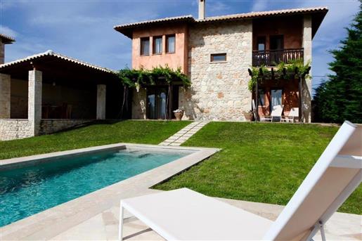 Traditional villa with the pool and stunning views