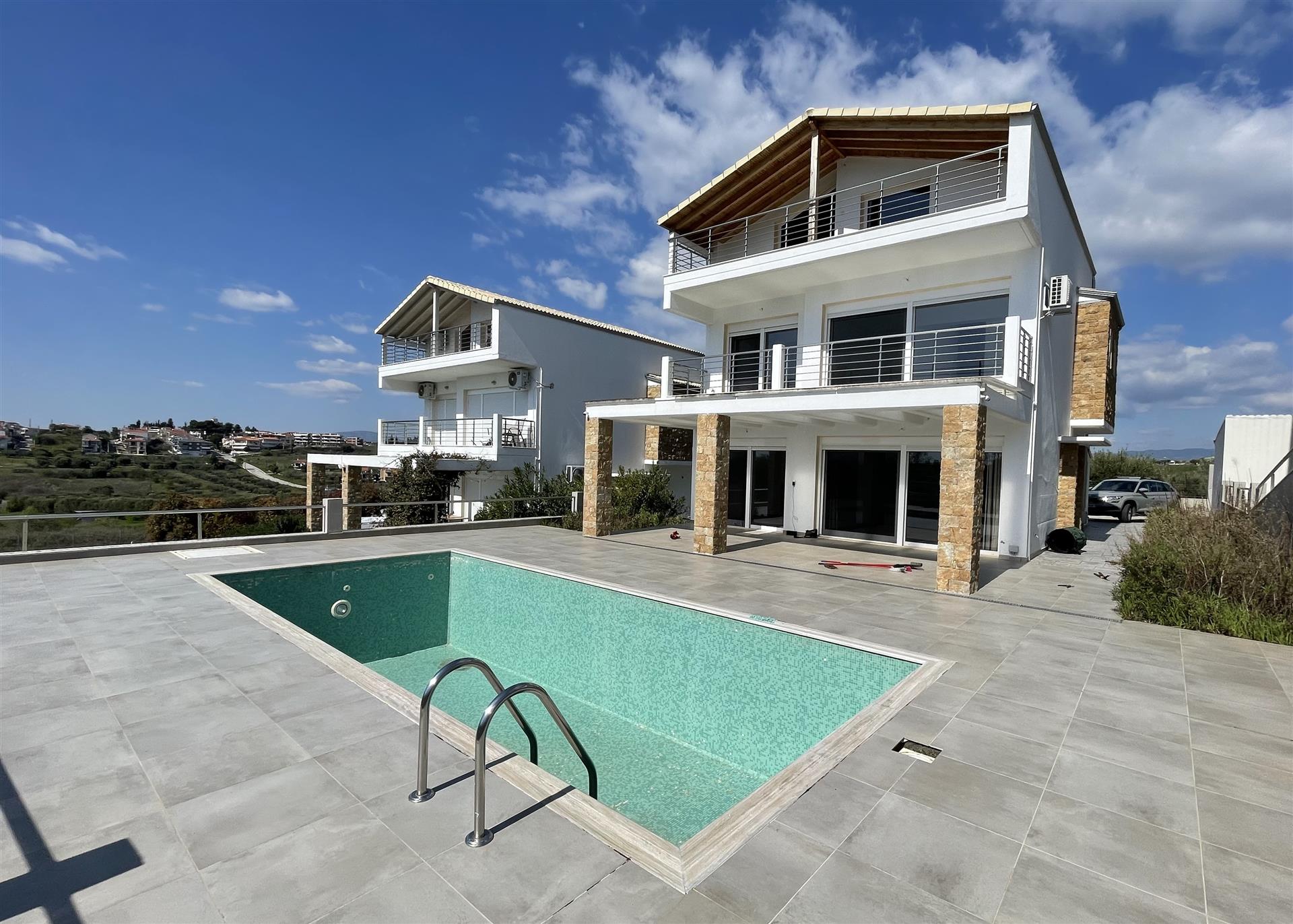 Belle villa spacieuse avec piscine avec superbe vue panoramique sur la mer
