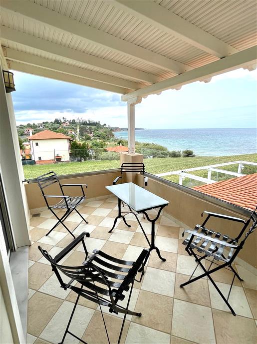 Gemütliche traditionelle Villa am Strand mit herrlicher Aussicht