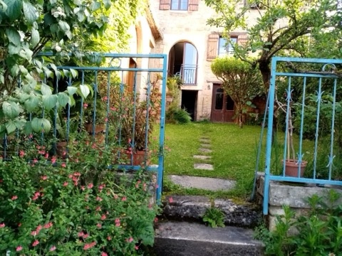 Beautiful village house of 265 m2 of living space with swimming pool