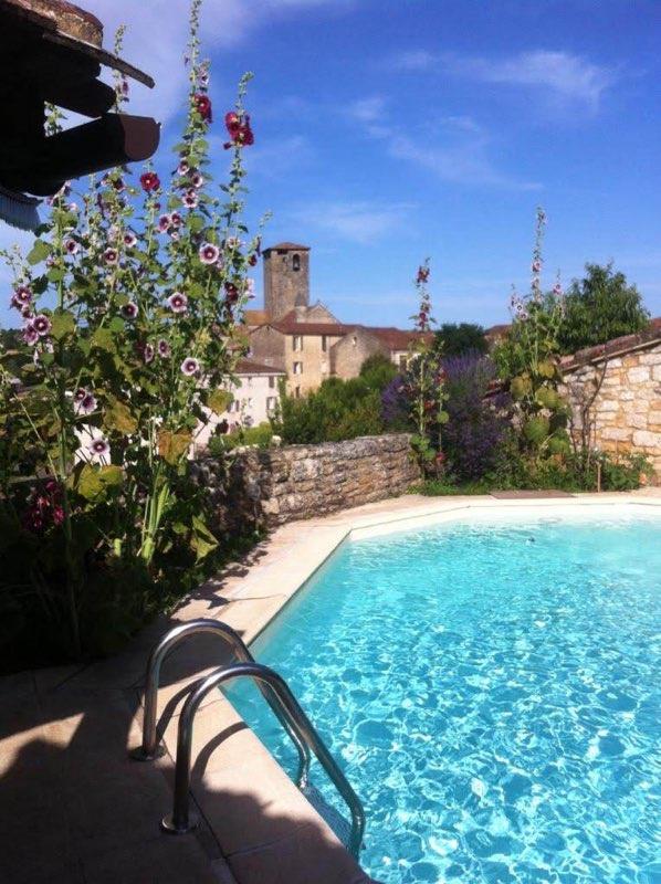 Beautiful village house of 265 m2 of living space with swimming pool