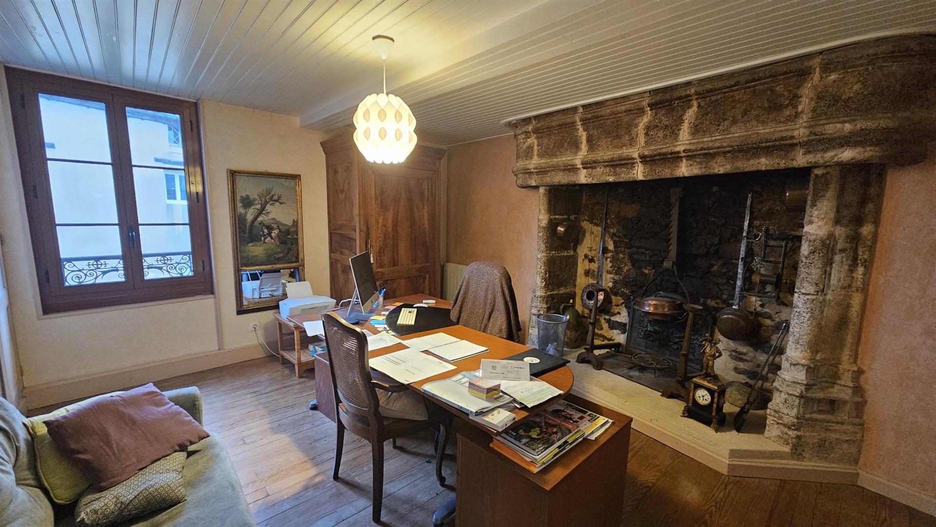 Beautiful village house of 265 m2 of living space with swimming pool