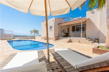 Sunny 4 Bed Villa & 3 Bed Apartment with Pool