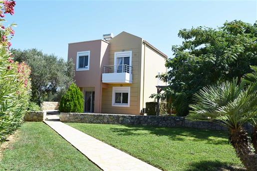 Villa with common pool and 3 bedrooms with sea view