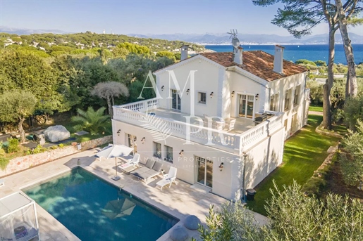 Villa close to the beach of La Garoupe - Cap d'Antibes