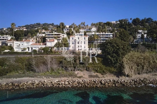 Villa sul lungomare, unica a Cannes con accesso privato al mare.