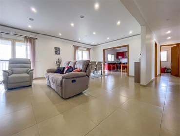 Modern 4 bedroom villa in Brogueira