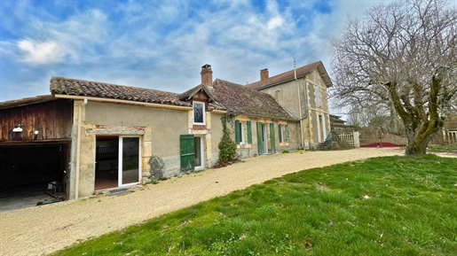 Charm and Authenticity: Old building from 1820 7 km from Bergerac