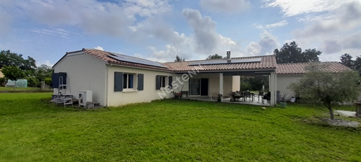 Contemporary house of 135 m² with land of 4,000 m²!
