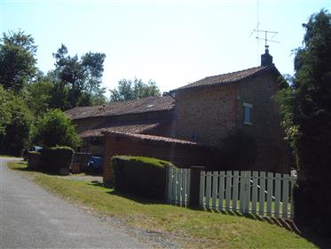 Gite komplex: 2 zrekonstruované stodoly, 2 lůžka a 1 lůžko chata v Monts de Blond