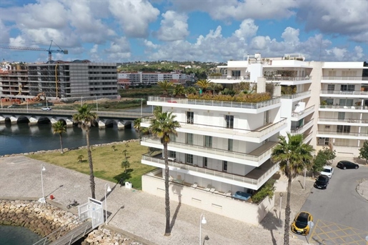 Geräumiges 2-Sz-Apartment Mit Blick Auf Den Yachthafen Von Lagos Zu Verkaufen