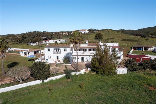 Marvellous 12 Bedroom Farmhouse, With 9,5Ha Land, Stables And Possibility To Extend- Bensafrim, Lago