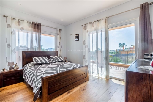 Prachtige 4 Slaapkamer Villa, Met Uitzicht Op Zee, In Porto De Mós