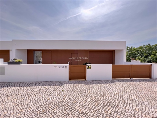Villa Mit 3 Schlafzimmern Und Schwimmbad In Der Nähe Von Mexilhoeira Grande, Portimão.