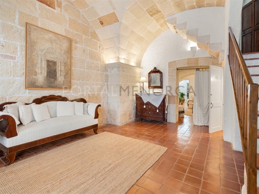 Charming house renovated with excellent taste, conserving all the characteristic elements and detail