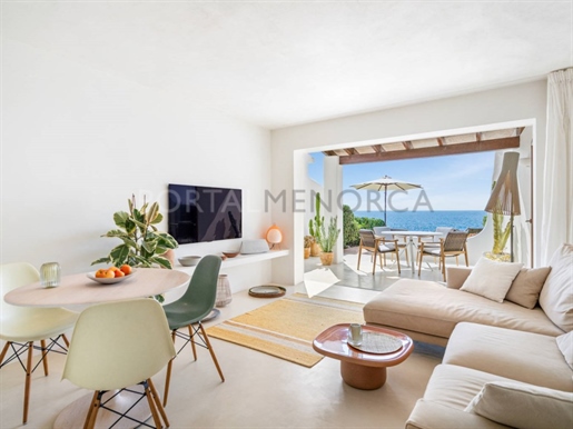 Seafront apartment in Cala en Bosc