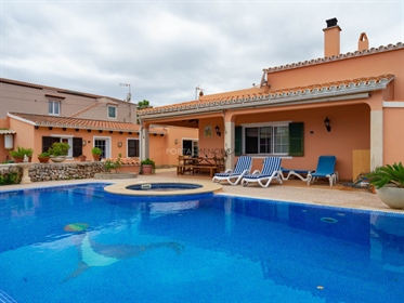 Villa med pool. Menorca
