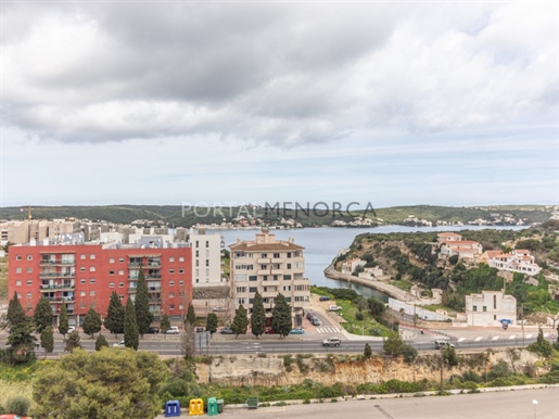 Penthouse avec terrasse et vues sur le port de Mahón