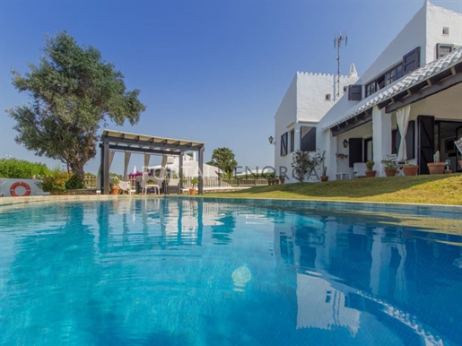 Villa for sale with pool and tourist license