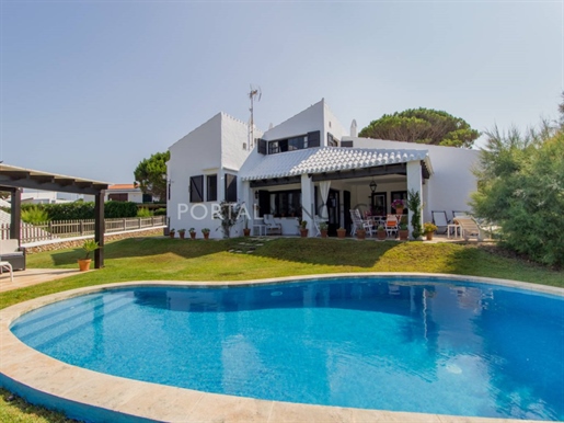 Villa for sale with pool and tourist license