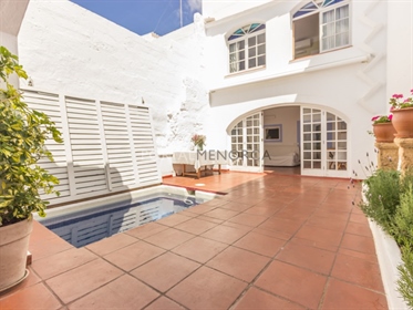 Maison avec patio, piscine , licence touristique et garage à Ciutadella