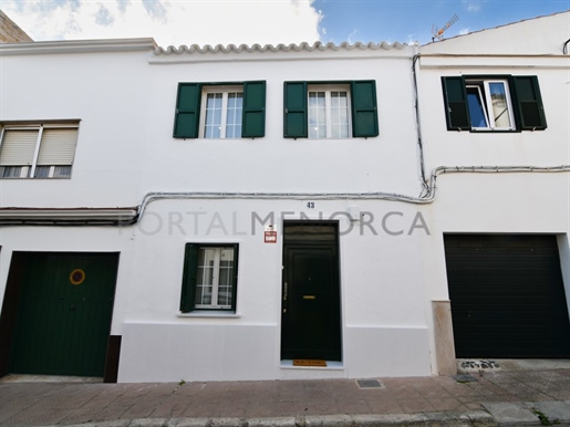 3 bedroom house close to the centre of Mahon.