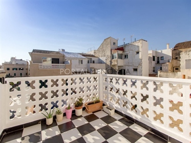Piso con terraza reformado en venta en Mahón
