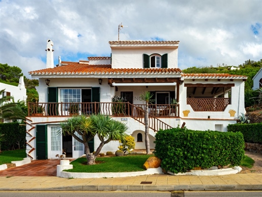 Villa for sale with fantastic sea views in Playas de Fornells.