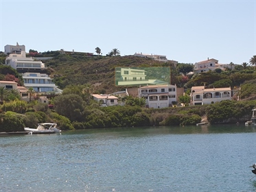 Parcela edificable en Cala Llonga con vistas al mar, Menorca.