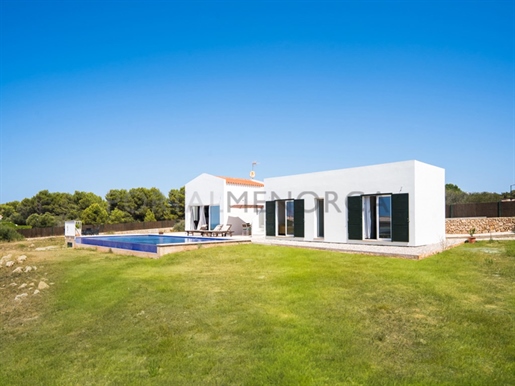 Recently built villa with sea views in Torret de Baix