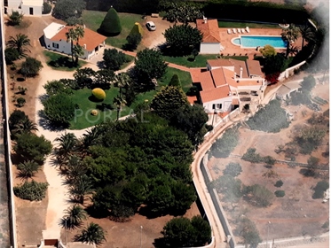 Villa in der Nähe des Zentrums von Ciutadella, mit spektakulärem Garten.