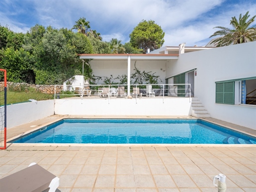 Villa mit Pool und herrlichem Meerblick in Santo Tomas