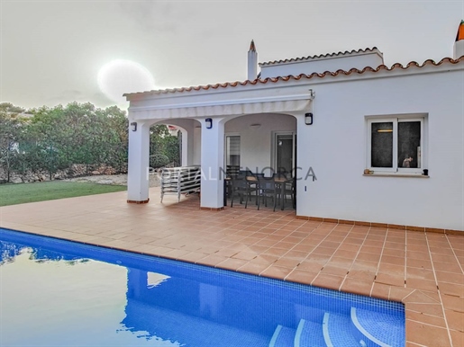 Villa with pool for sale in Binibeca Nou